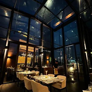 Hotel B