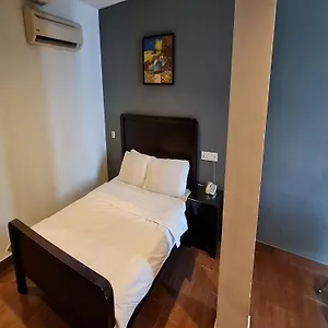 Hotel O Crossroads